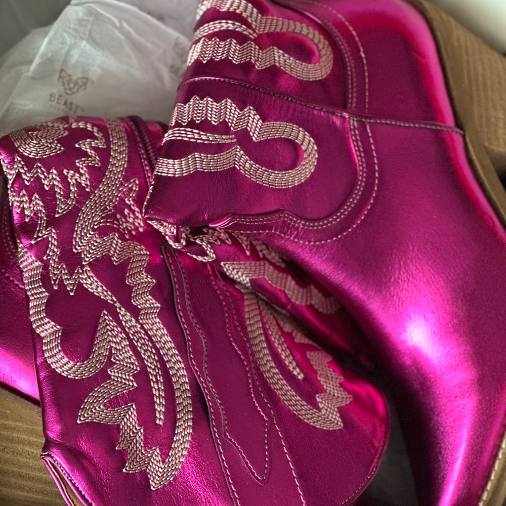 BEAST FASHION Fuchsia Embroidered Heeled Boots - Picture 5 of 6